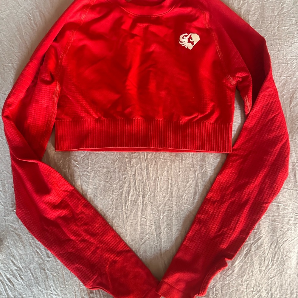 Women’s Best- red crop top long sleeve
